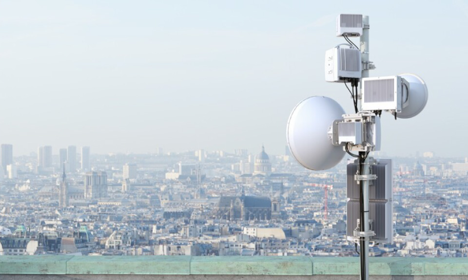 Image of Ericsson microwave hop overlooking cityscape